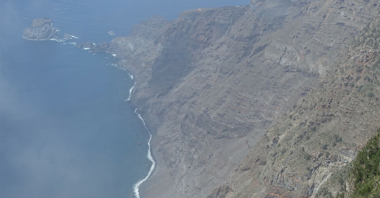 WEH 1037 4 Blick entlang des Risco de Tibataje bis zu den Roques de Salmor