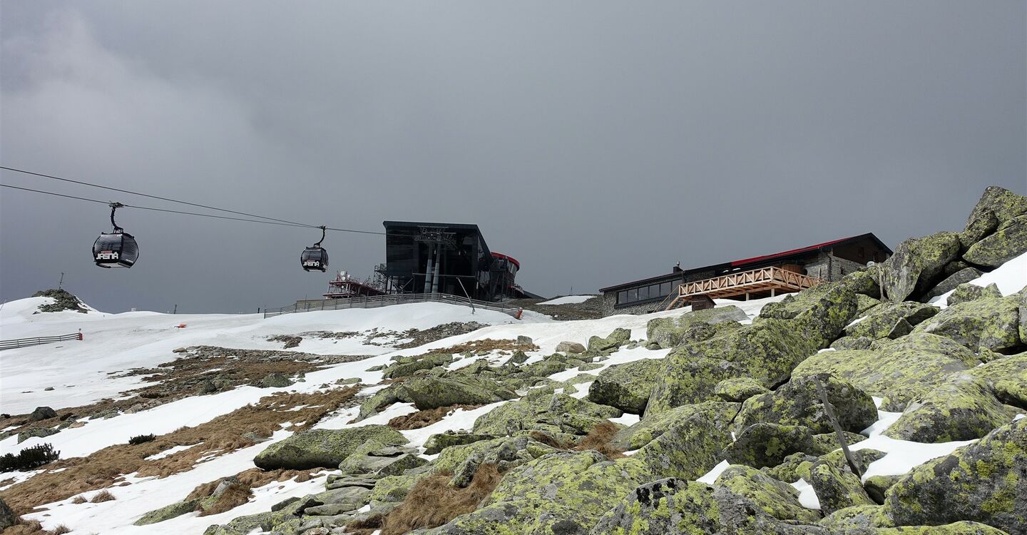 WTA 1004 1 Die Bergstation der Seilbahn auf dem Bergrücken der Niederen Tatra an der Einsattelung Chopok