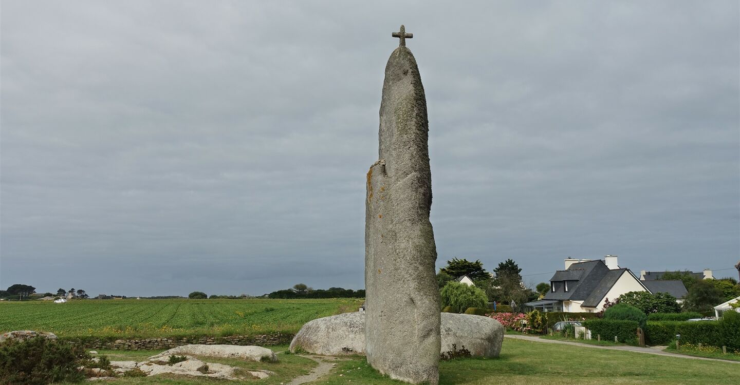 WB 1036 2 Menhir Men Marz