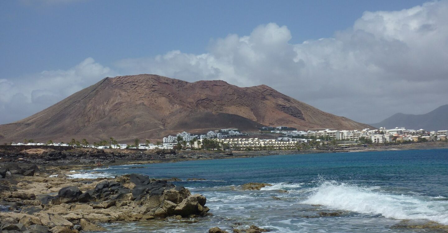 WL 1041 1 Lanzarote 28.85785 -13.867767 Blick vom Leuchtturm zum MontaÃ±a Roja 196 m