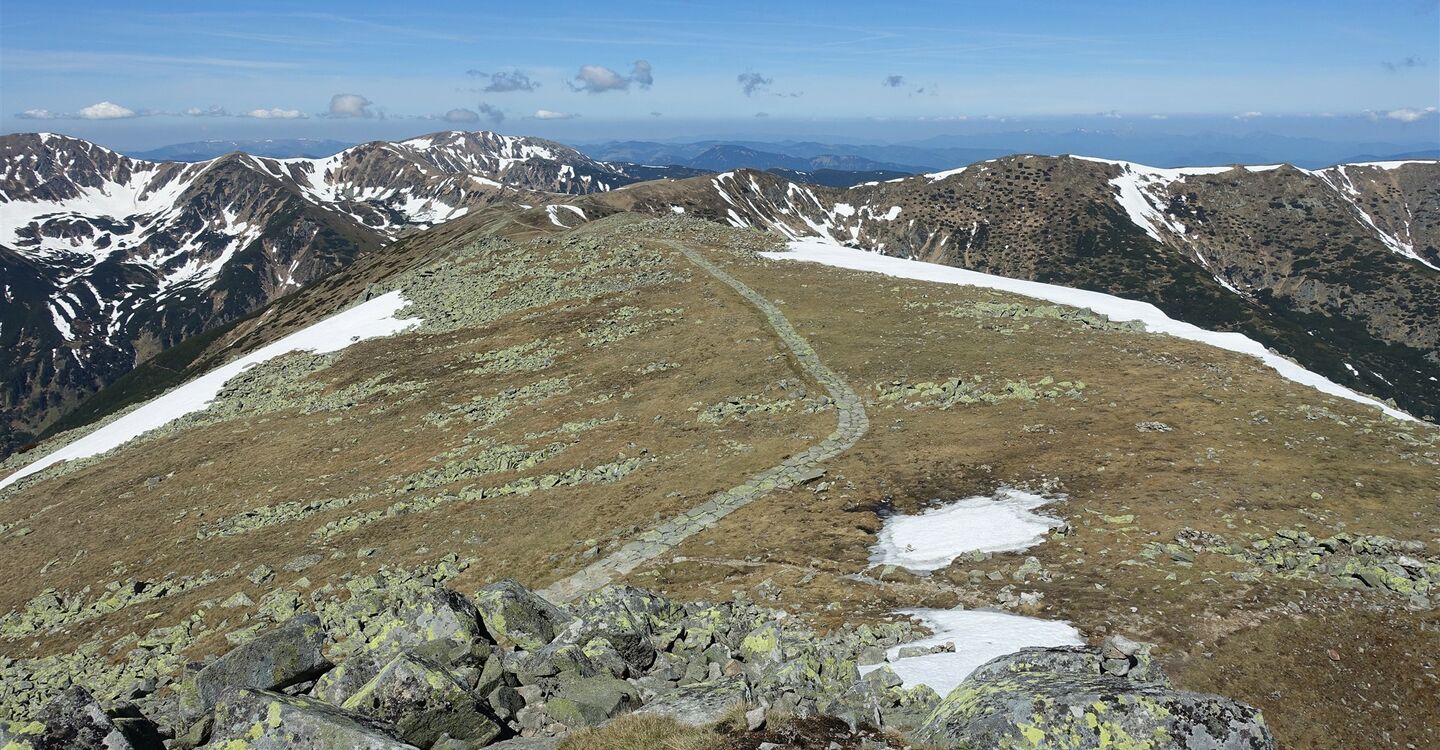 WTA 1022 2 Der Fernwanderweg hinter dem Berg Chabenec (1955 m)