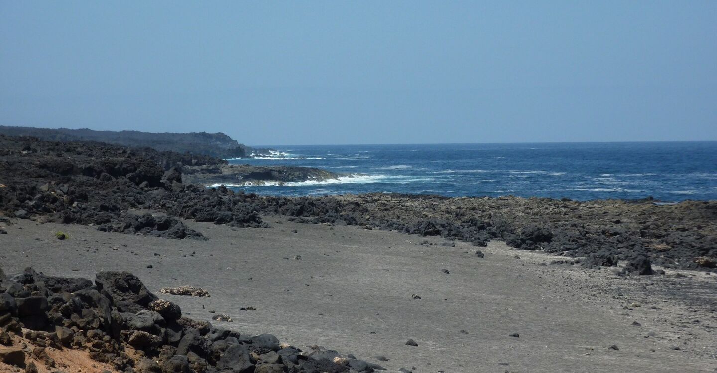 WL 1038 1 Lanzarote 29.083133 -13.723817 Blick auf die zerklÃ¼ftete KÃ¼ste