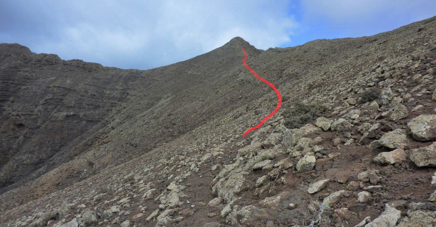 WFF 1068 3 FFuerteventura Hang queren vor dem GipFFel der Montaña FFraile