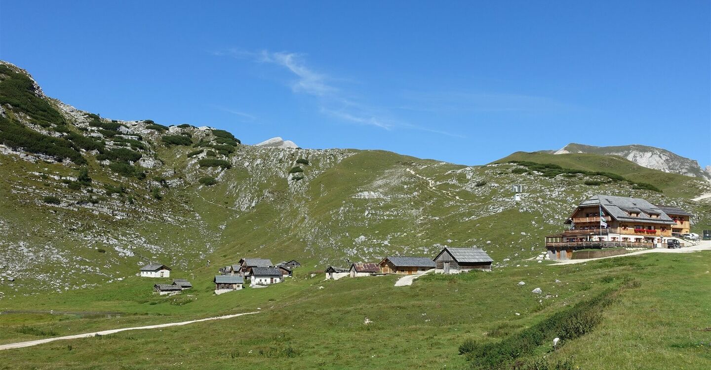 WKB1 1003 1 Die Sennes Hütte auf dem Sennes Hochplateau.