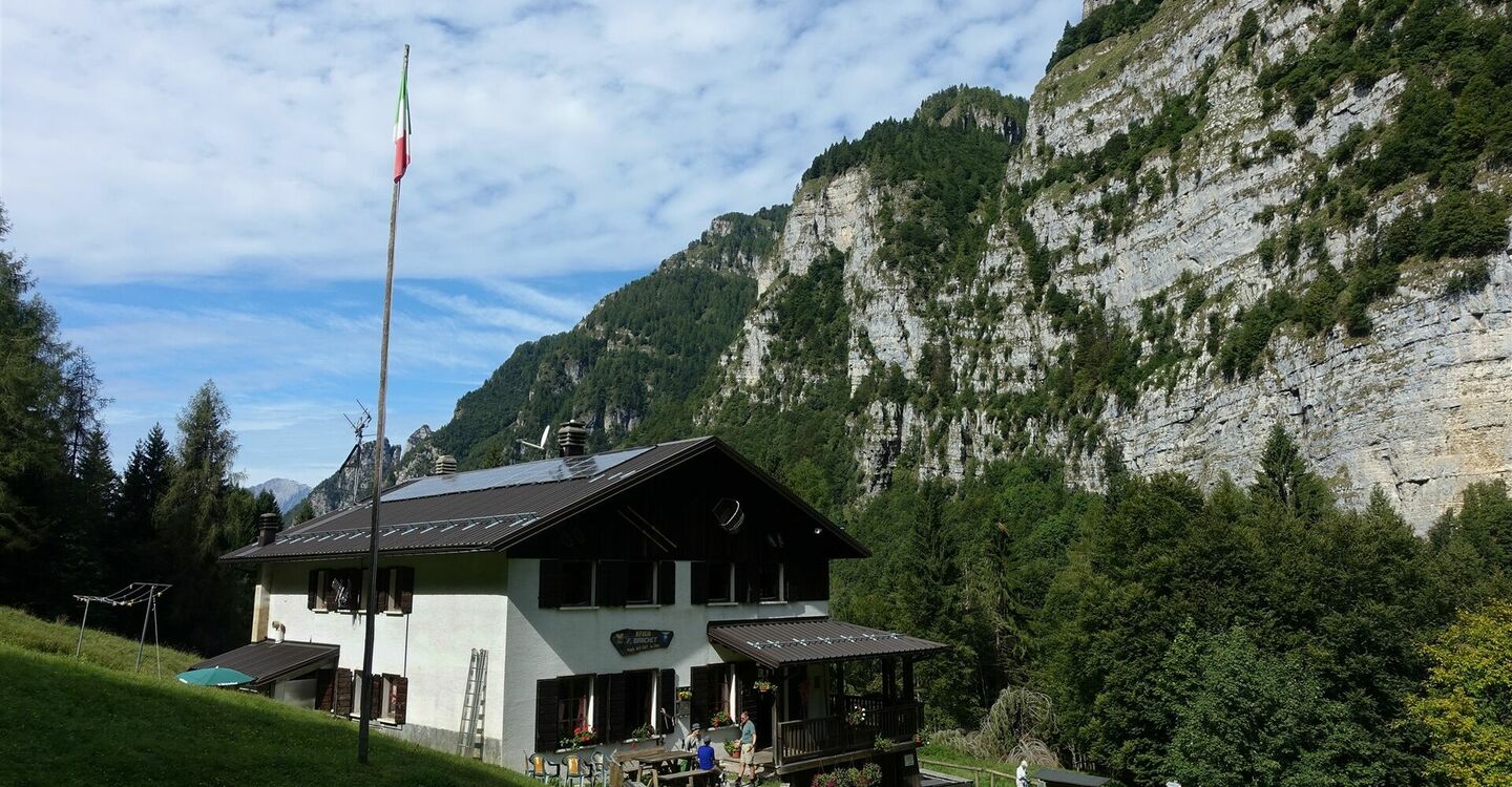 WKB1 1029 3 Das Rifugio Furio Bianchet.