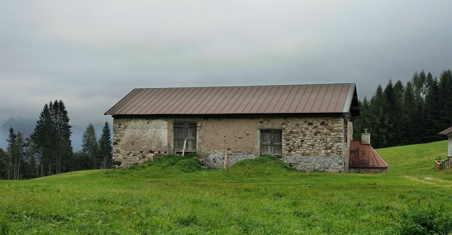 WKB2 1045 4 Ein einzelstehendes Haus am Weg zum Passo Cereda.