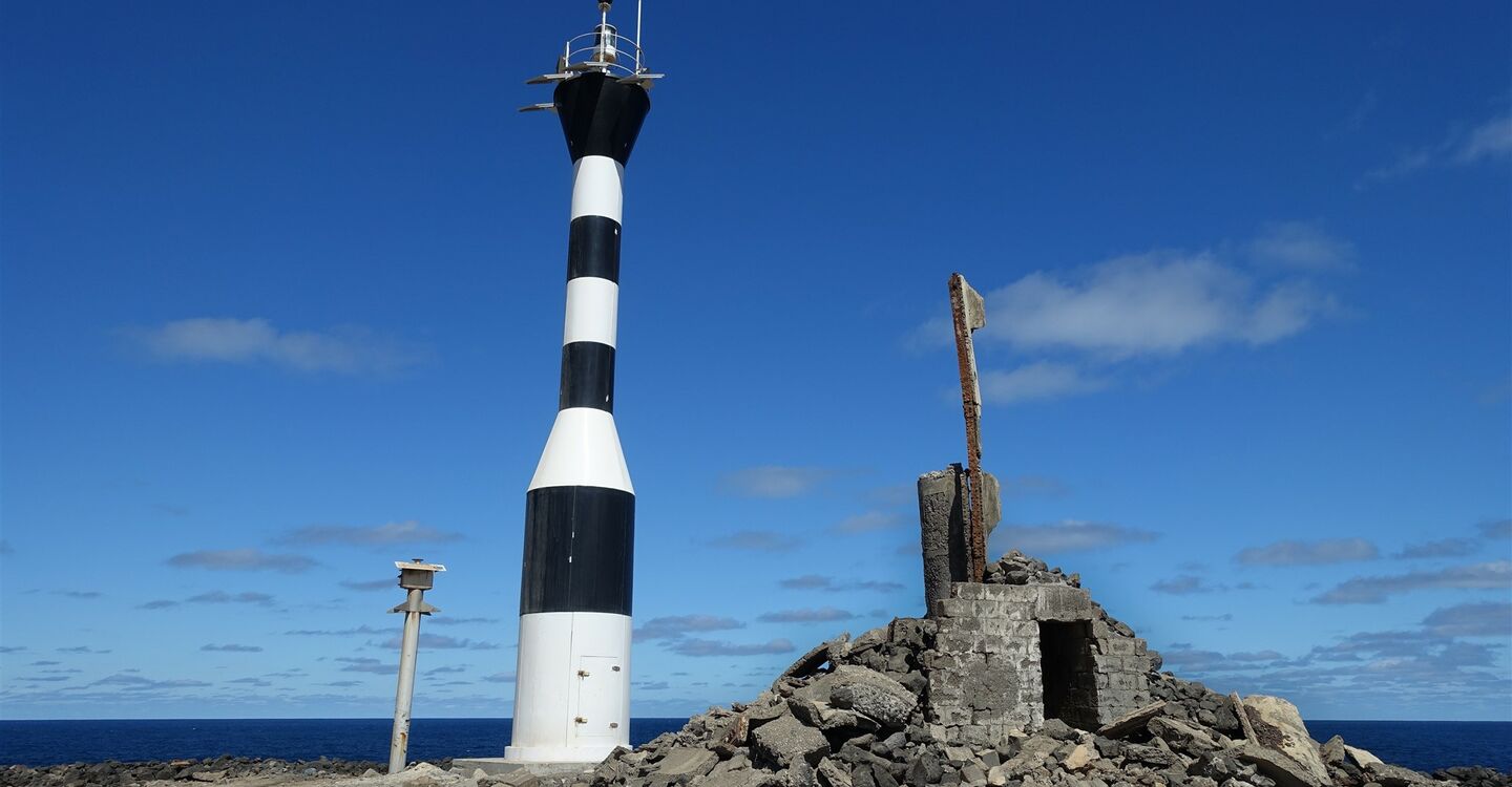 WKB 1057 5 Verfallener und neuer Farol de Fúira