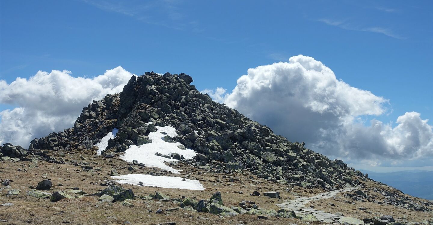 WTA 1004 2 Der 2003,5 m hohe Dereše befindet sich im Hauptkamm der Niederen Tatra