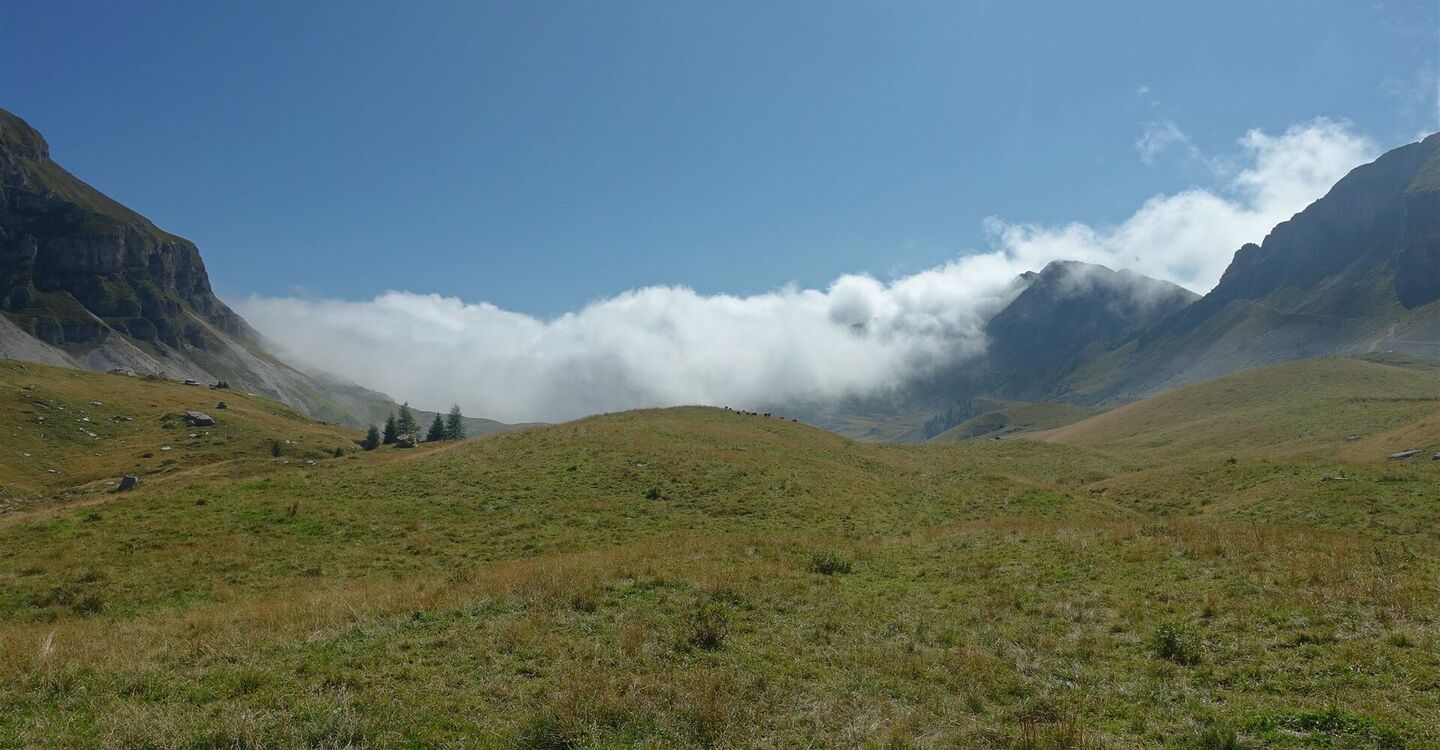 WKB2 1048 5 Wolken drücken über den Passo delle Vette Grandi.