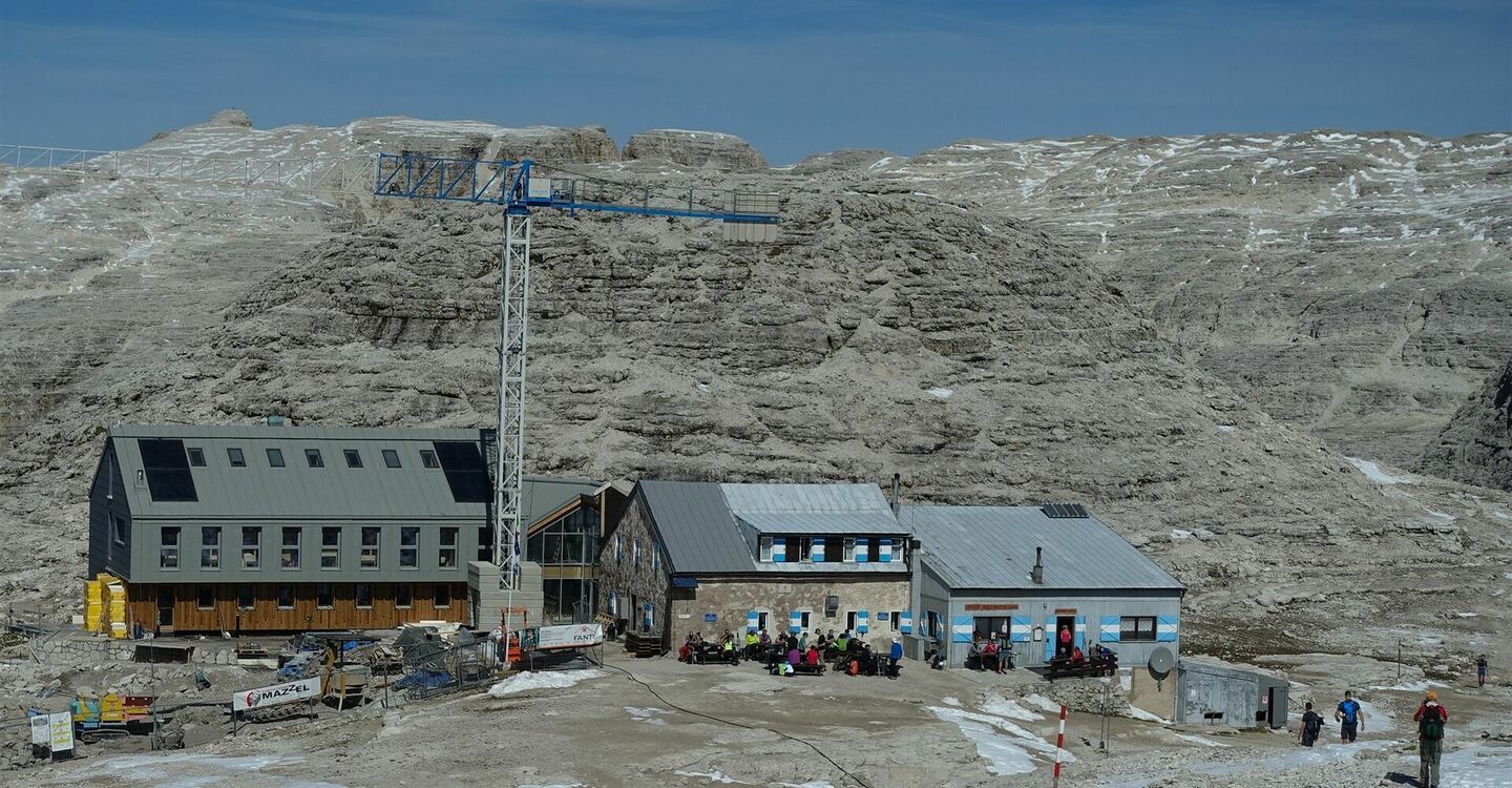 WKB2 1052 1 Die alte und die neue Boèhütte.