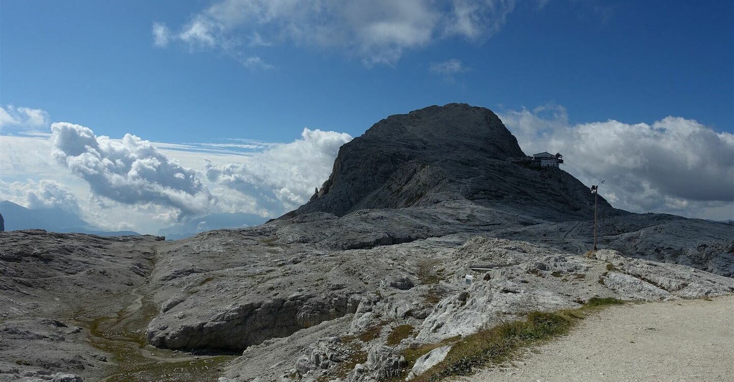 WKB2 1055 1 Der Blick vom Rifugio di Rosetta zur Seilbahn.