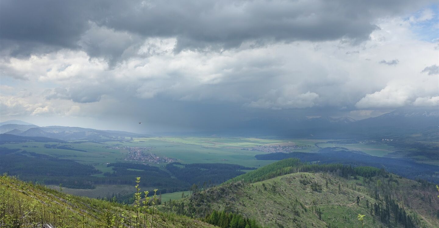 WTA 1008 5 Während des Abstiegs zieht ein Gewitter auf