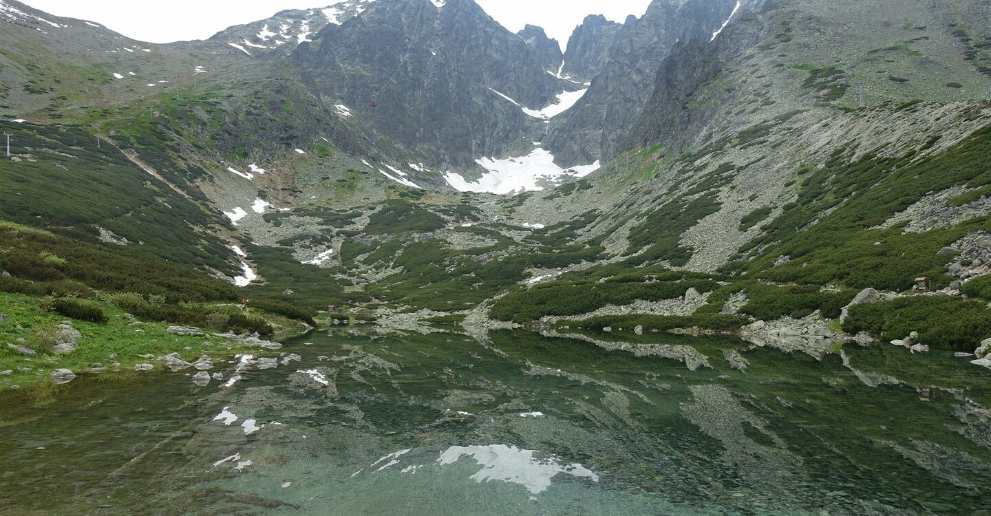 WTA 1056 1 Blick über den Skalnaté pleso zum 2634 m hohen Lomnický štít