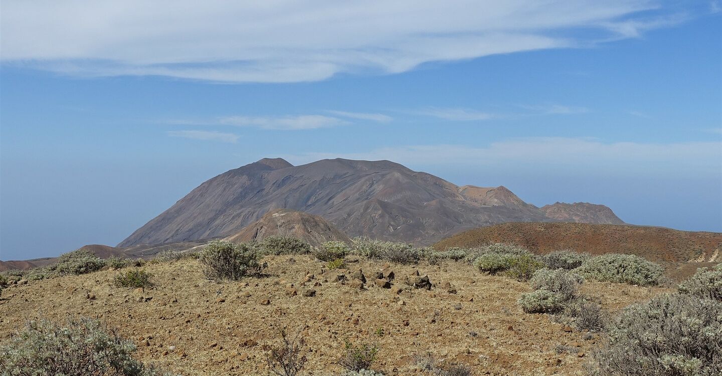 WKB 1008 3 Blick vom Gipfel des Mt. Lajes 1812 m Richtung des Tope de Coroa