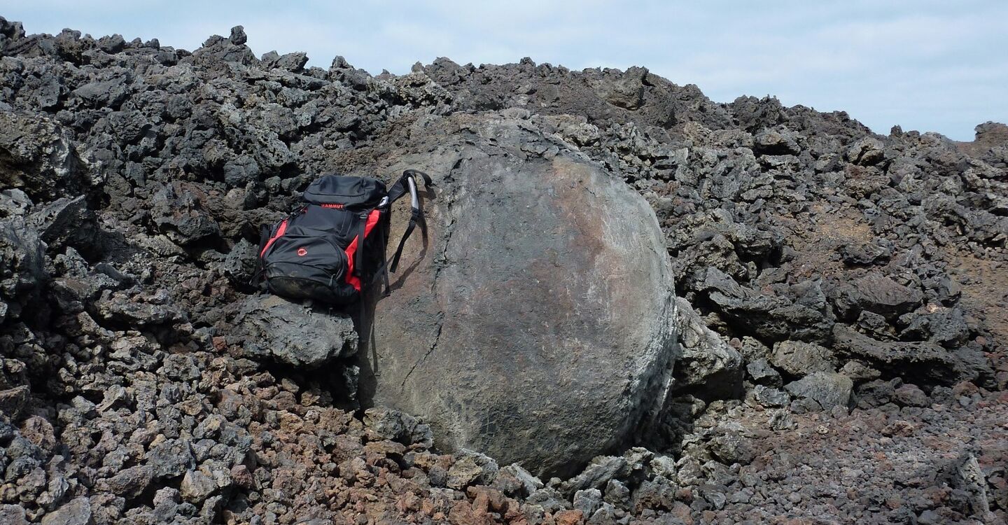 WL 1038 2 Lanzarote 29.0802 -13.735317 vulkanische Bombe am Wegesrand