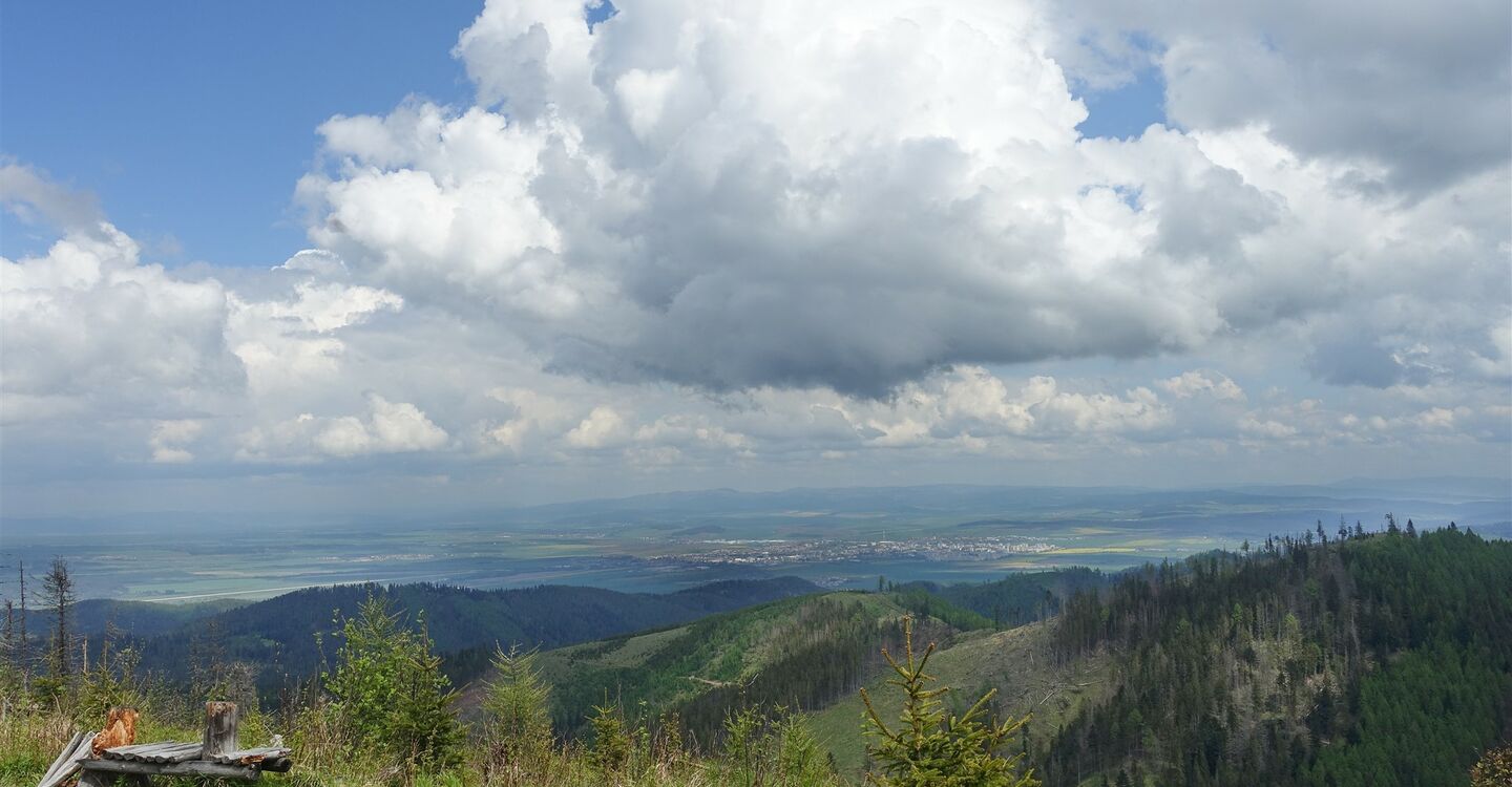 WTA 1008 4 der Blick vom Berg Kozí kamen (1255 m) auf die Stadt Poprad