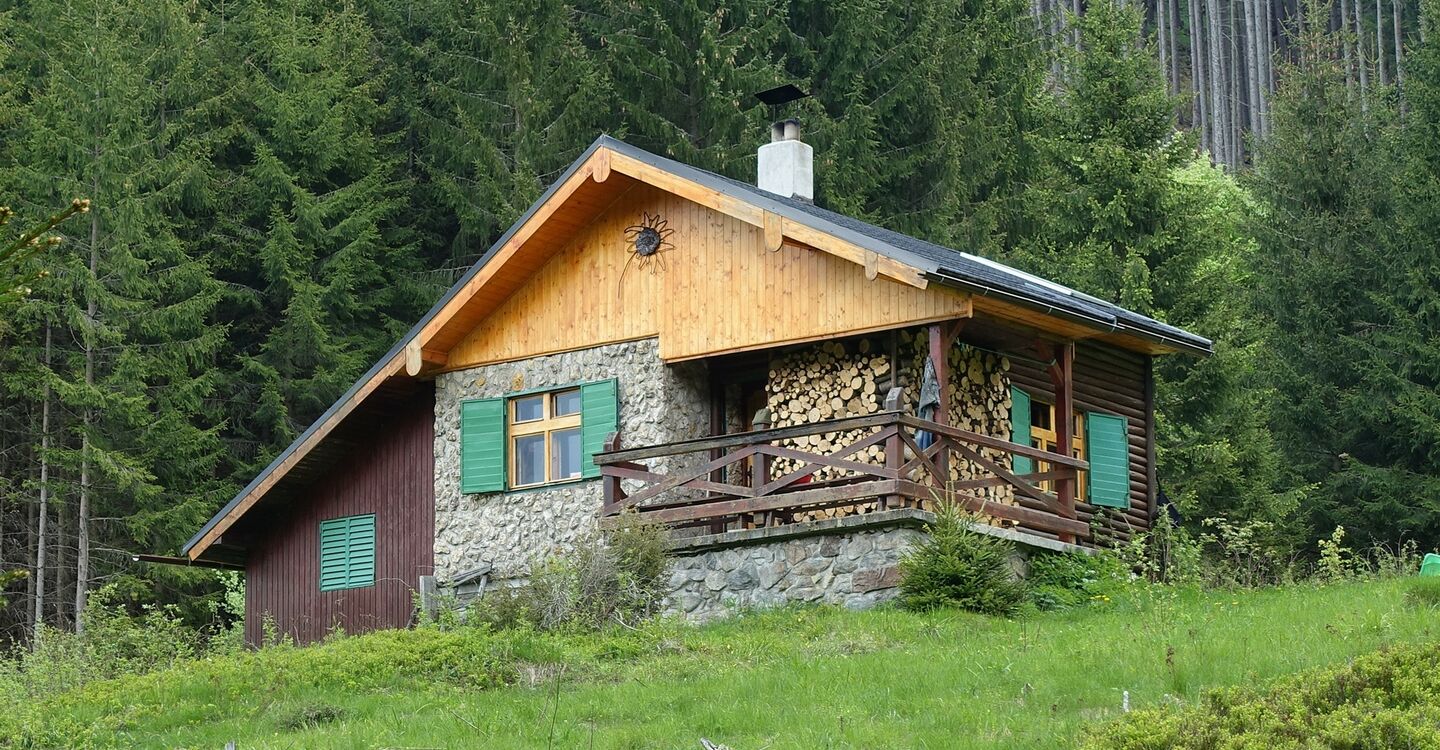 WTA 1018 5 Eine wunderschön gelegene Berghütte im Nichts