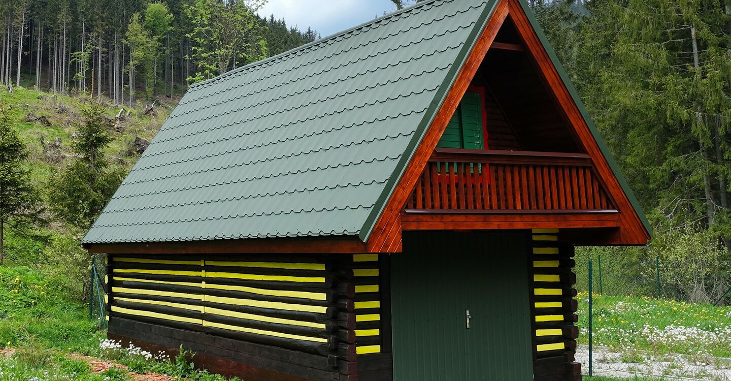 WTA 1018 3 Eine modern gestaltete Garage in dem Dorf Železnô