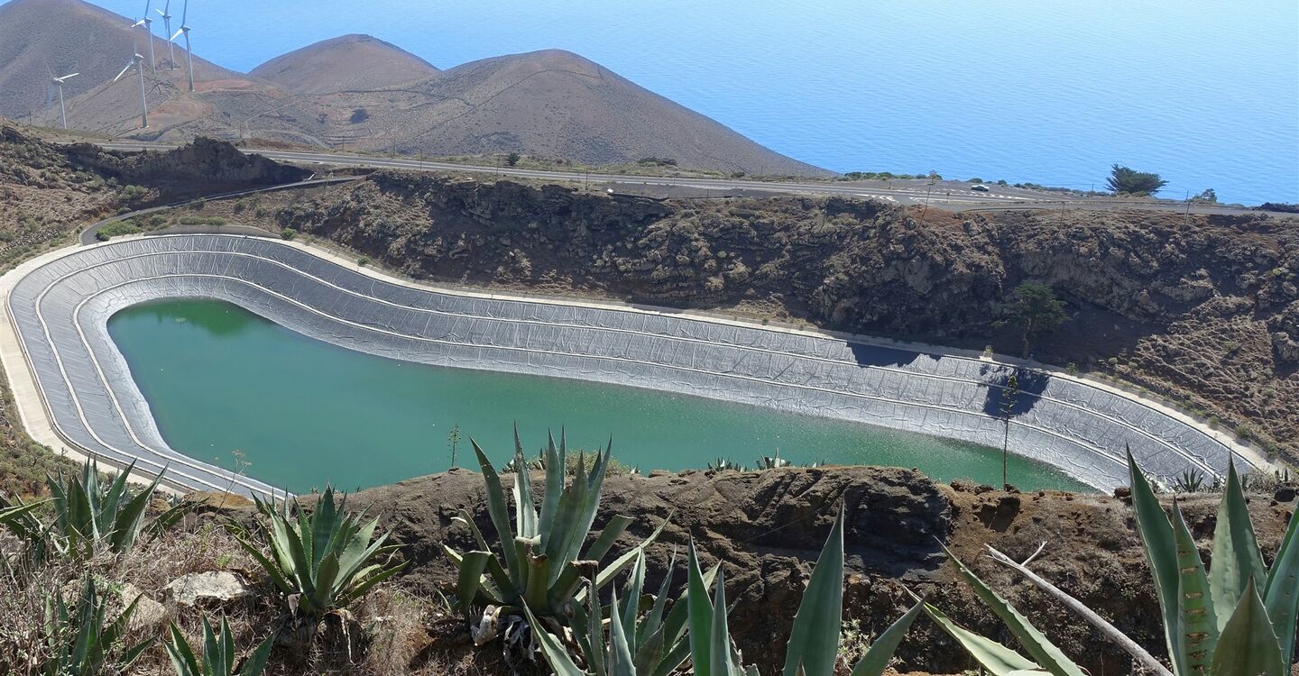 WEH 1041 5 das obere Wasserreservoir in der Caldera de Tinor
