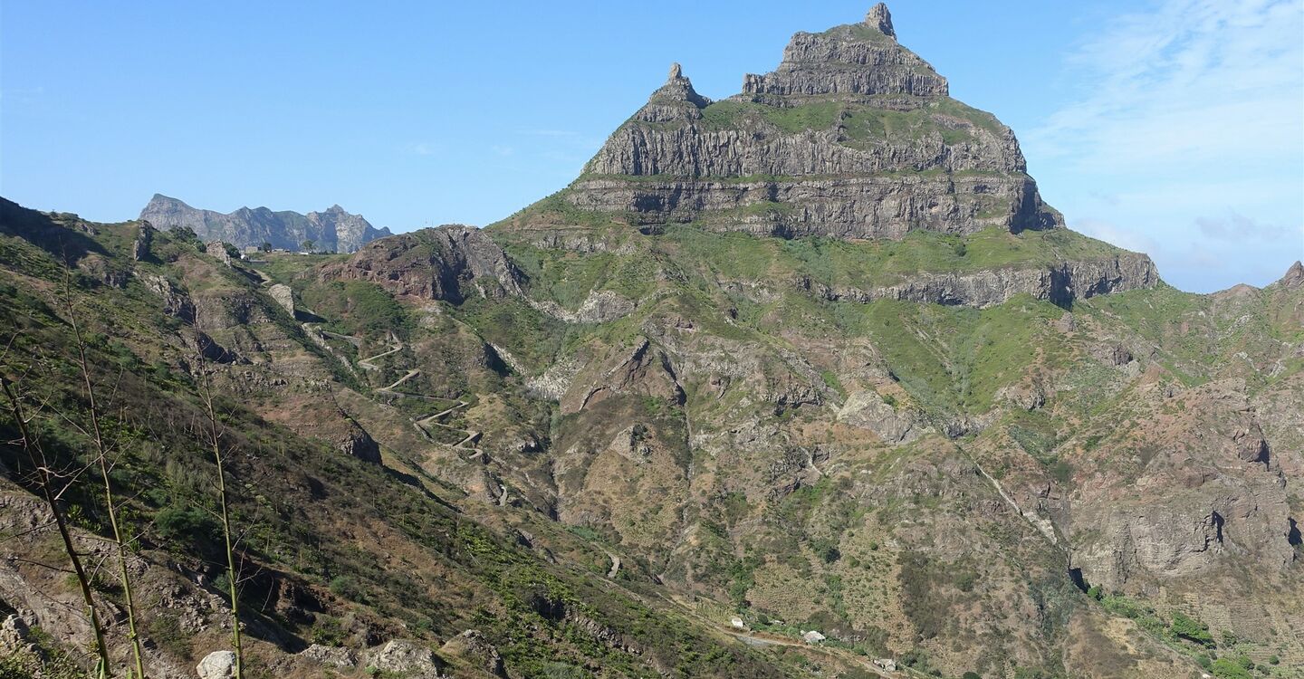 WKB 1049 5 Blick vom Miradouro auf den 979 m hohen Monte Sentinha