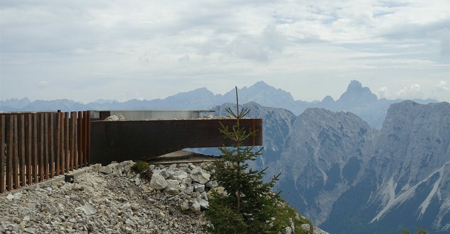 WKB3 1066 2 Die Aussichtsplattform auf den 2183 m hohen Monte Rita.