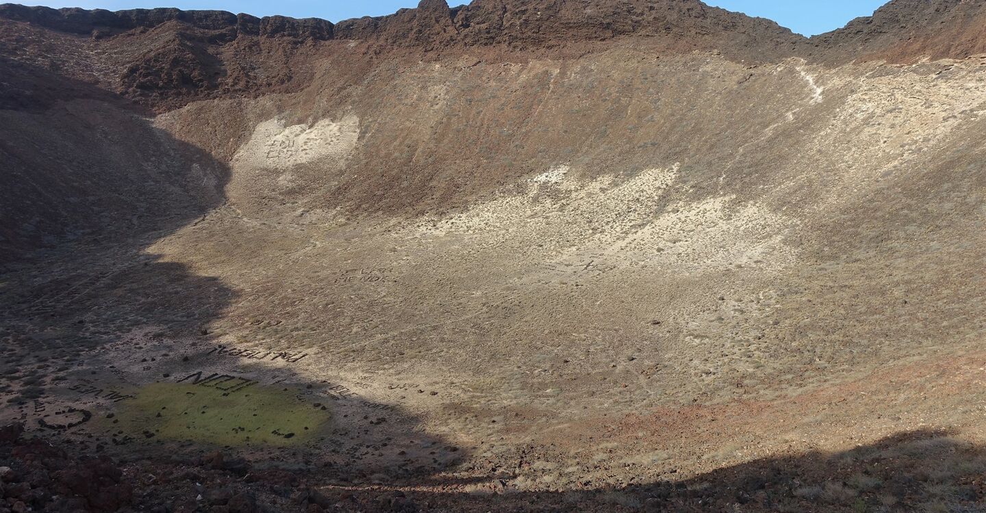 WKB 1042 3 Tiefe Einblicke in die Caldera des Vulcão de Viana