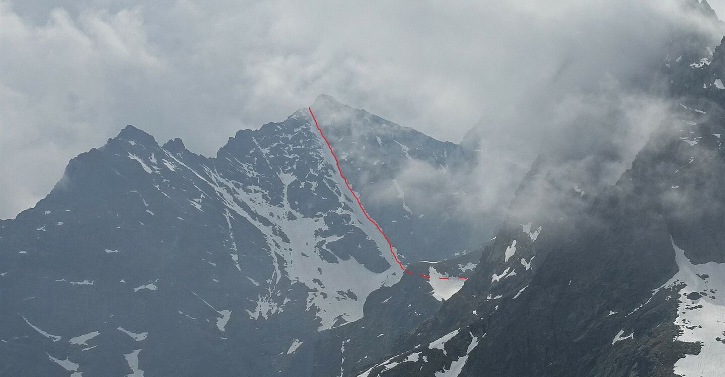 WTA 1061 1 Der Rysy und die Rinne (rot) durch die man bei Firnfeldern aufsteigt 